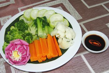 Rau củ luộc chấm tương